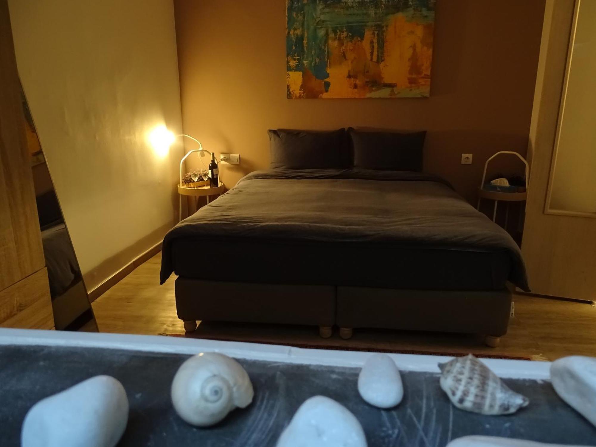 Stylish, Comfortable, Basement Loft-Like Apartment With Amenities أثينا المظهر الخارجي الصورة