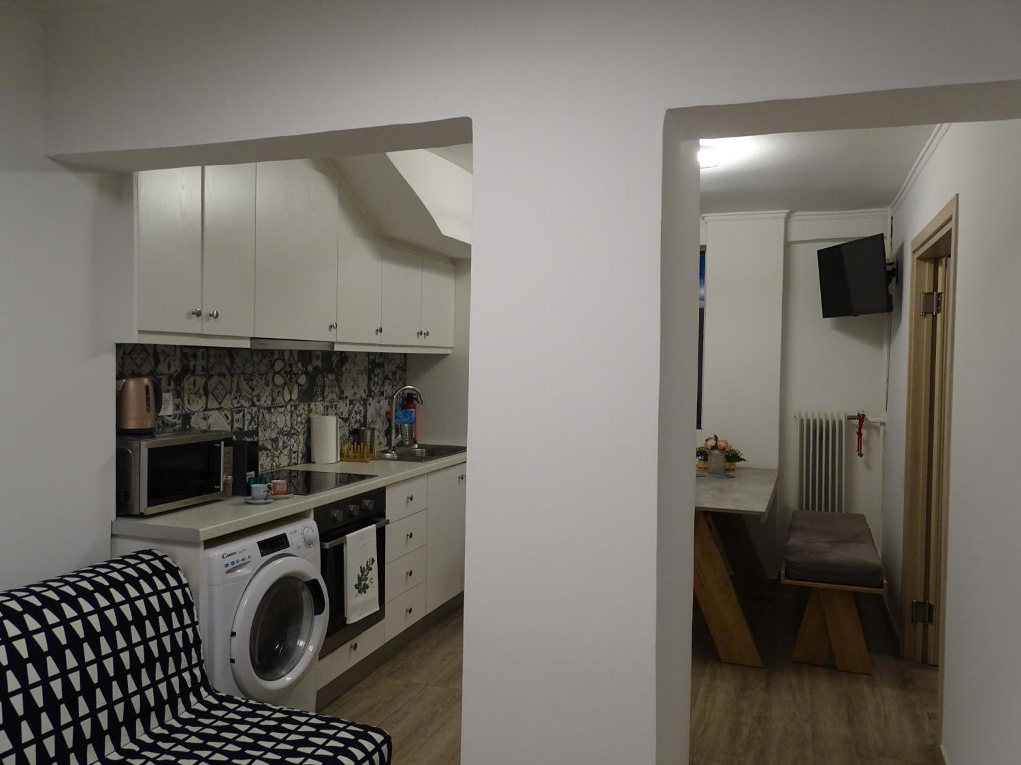 Stylish, Comfortable, Basement Loft-Like Apartment With Amenities أثينا المظهر الخارجي الصورة