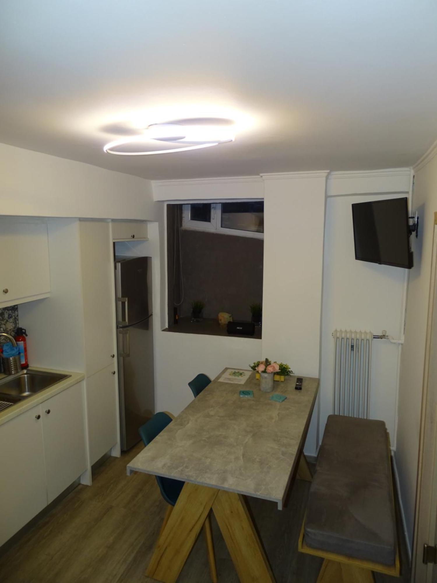 Stylish, Comfortable, Basement Loft-Like Apartment With Amenities أثينا المظهر الخارجي الصورة